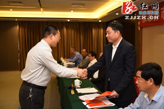 新闻早餐每天三分钟知晓天下事,早餐新闻三分钟知晓天下事