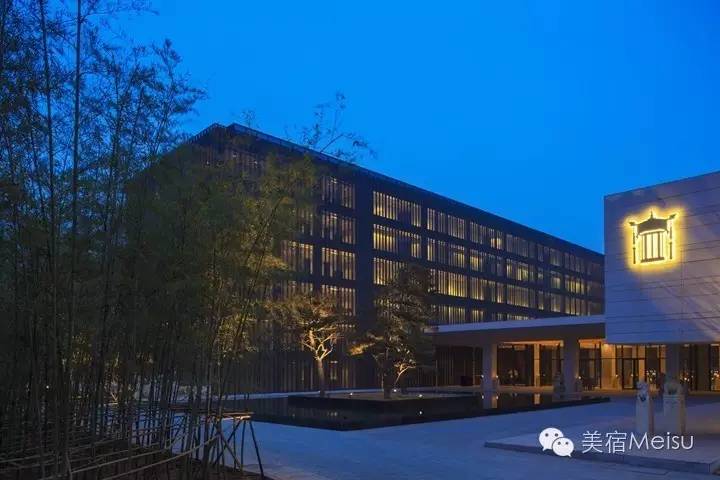 一家惊艳国牌度假界、一家美翻华北民宿圈,两种体验,看见最妩媚的青岛