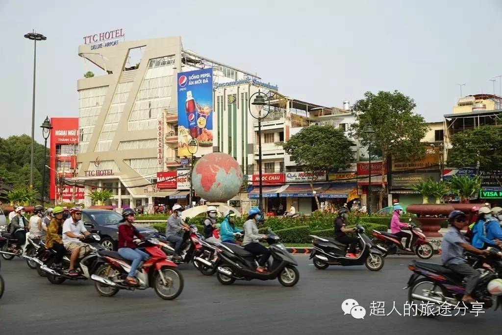 越南胡志明奥黛店,在胡志明街头偶遇穿奥黛的美女