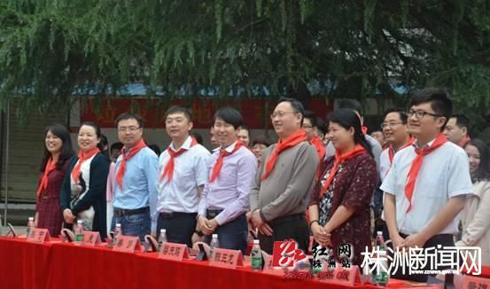 红领巾相约中国梦株洲企业捐少先队活动室