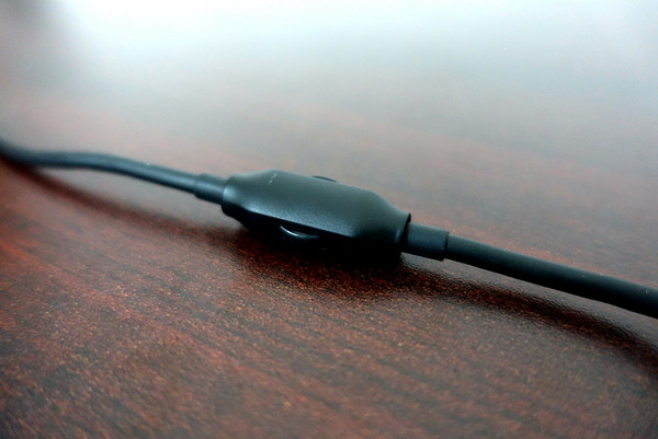 夜空中1680万色的照明灯——赛睿SIBERIA350