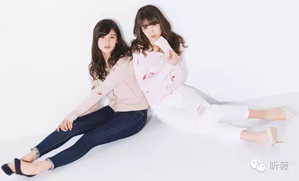 闺蜜出街的吸睛法则——我就喜欢和你像双胞胎一样！