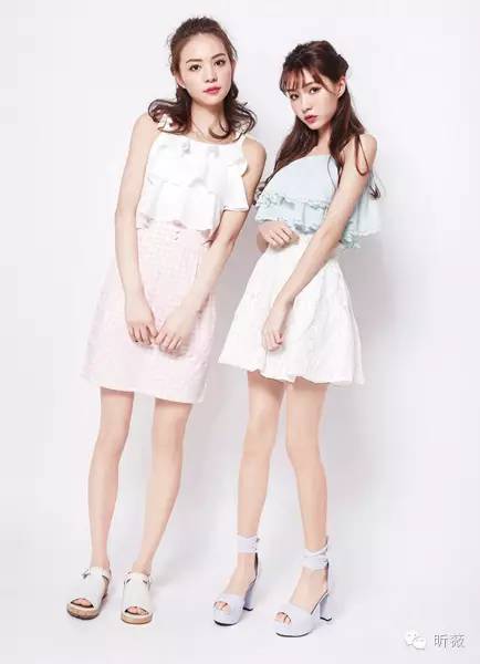 闺蜜出街的吸睛法则——我就喜欢和你像双胞胎一样！