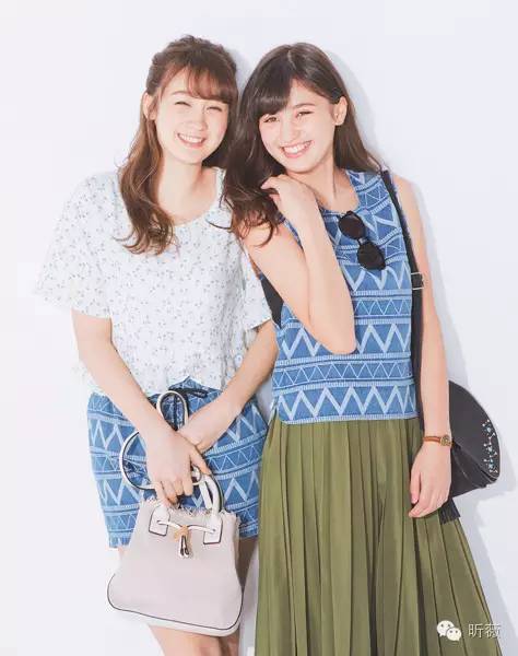 闺蜜出街的吸睛法则——我就喜欢和你像双胞胎一样！