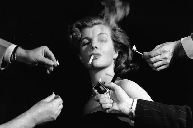 抽雪茄和抽烟一个性质吗,抽雪茄比抽烟健康吗