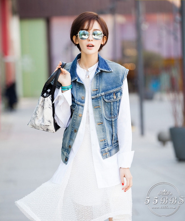 不得不承认她确实用水光肌和扇风耳K.O掉了爽妹子！