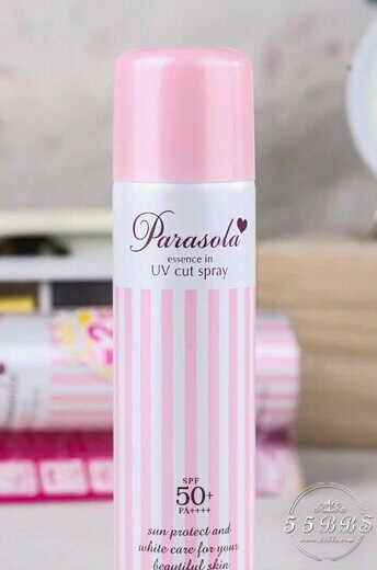 不得不承认她确实用水光肌和扇风耳K.O掉了爽妹子！