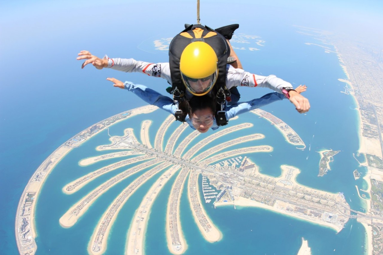 高空跳伞可不可怕,高空跳伞值得玩吗