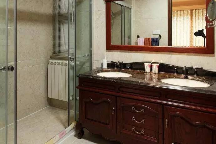 卫生间镜前灯装什么样的好,镜前灯安装高度多少合适