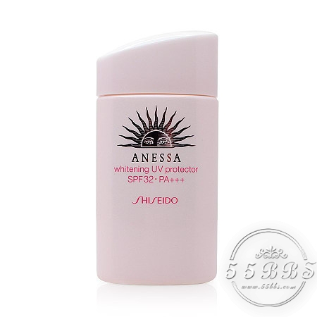 不得不承认她确实用水光肌和扇风耳K.O掉了爽妹子！