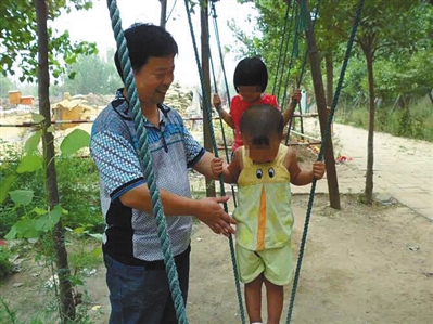 男子救火后去世捐献器官救8人,男子冲进火海救妻双双身亡