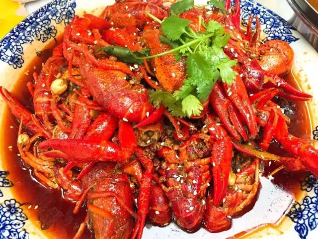 好吃|吃货日记：在鲜花、小桥、流水的院坝吃小龙虾是一种怎样的体验？