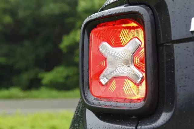 jeep新款自由侠发布,新款jeep自由侠新官图