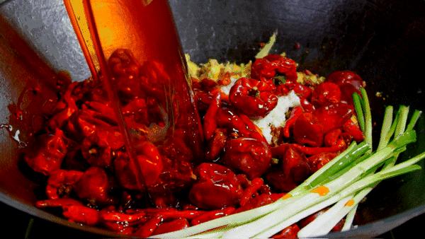 重庆又有一个公园要火了,重庆八一广场上面的楼