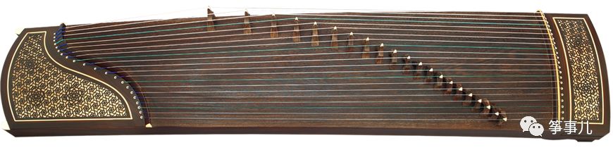 祖孙二人一起学习,学古筝是一个漫长的过程