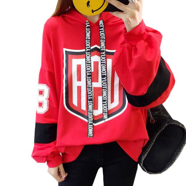 早春穿搭微胖牛仔裤配一字肩毛衣,潮流长款毛衣外套配牛仔裤穿搭