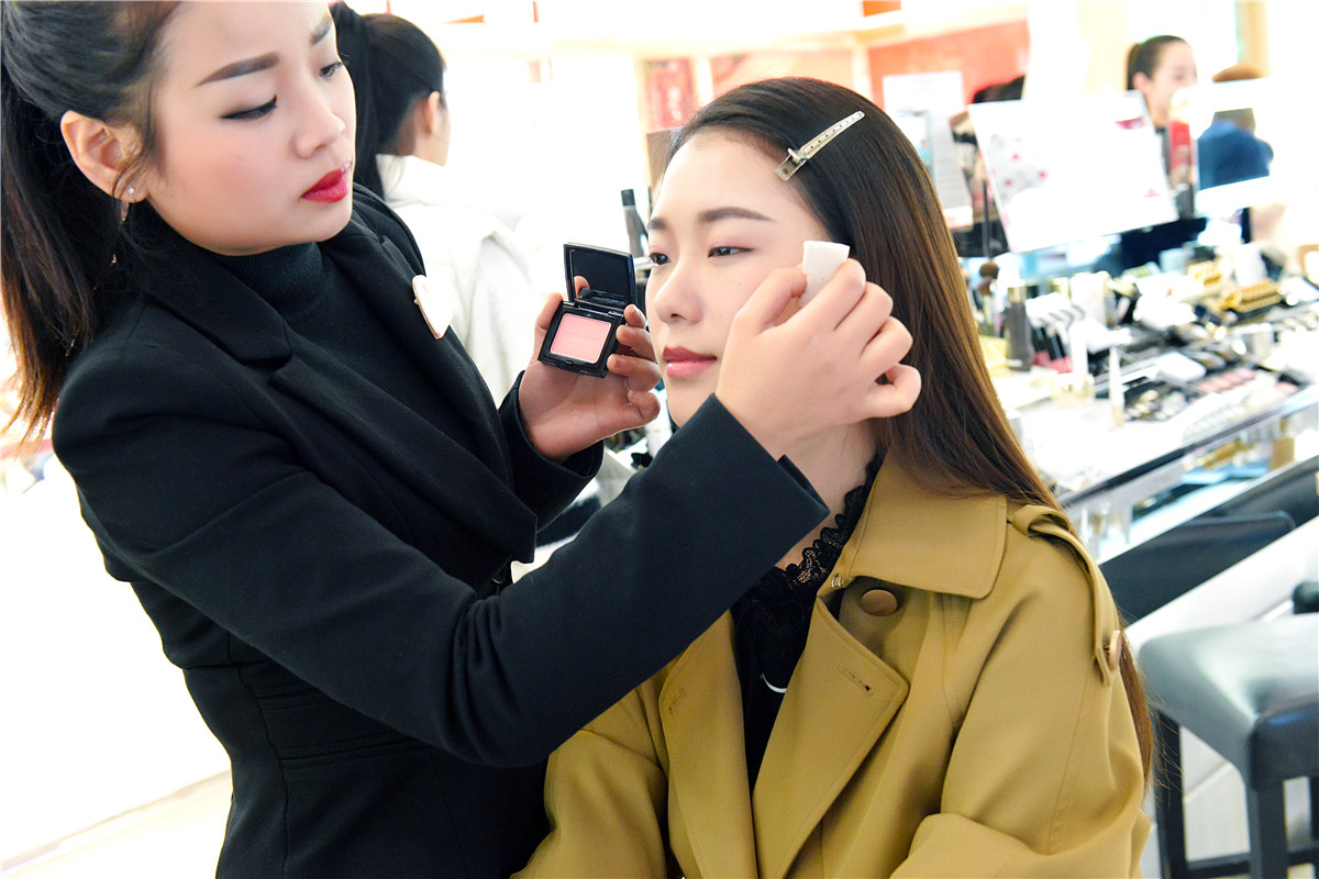 重庆解放碑街拍美女最新,解放碑每天美女街拍时间