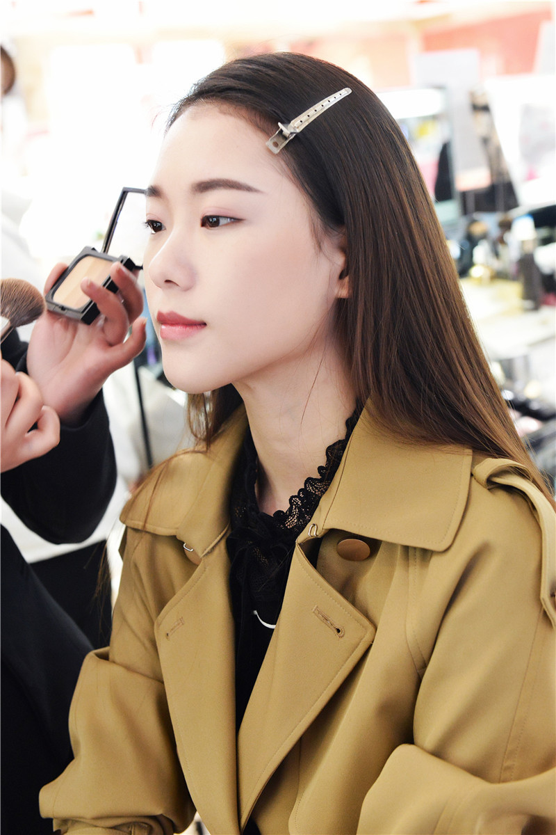 重庆解放碑街拍美女最新,解放碑每天美女街拍时间