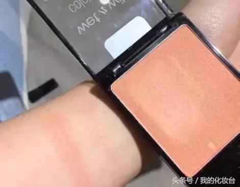 春天很适合粉粉嫩嫩的妆容 (美妆视频教程适合郊游的春日妆容)