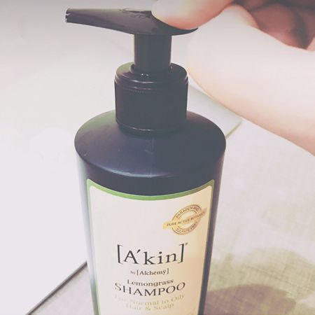 一天不用洗发水就很油,洗发水一天不洗就油是什么原因