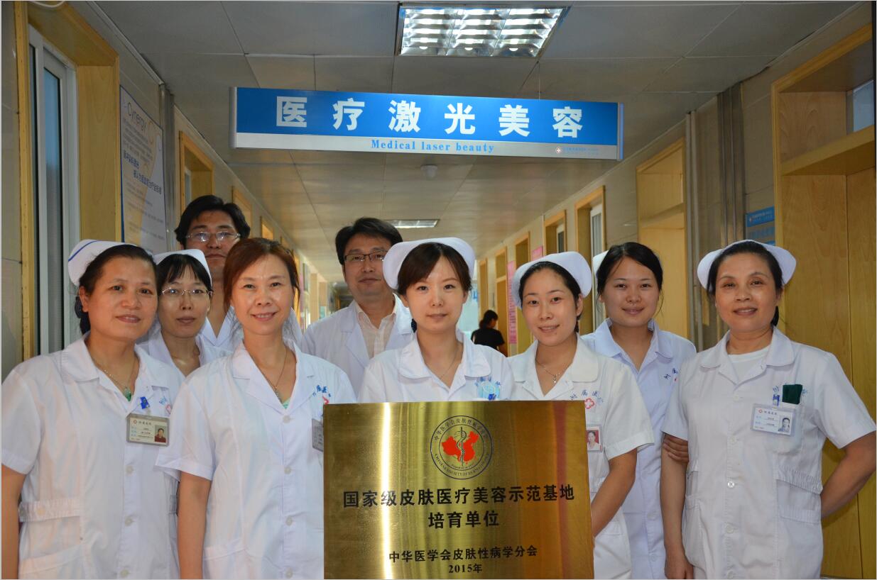 医者仁心为民解忧——记皮肤病专家、信阳市拔尖人才张晓彬