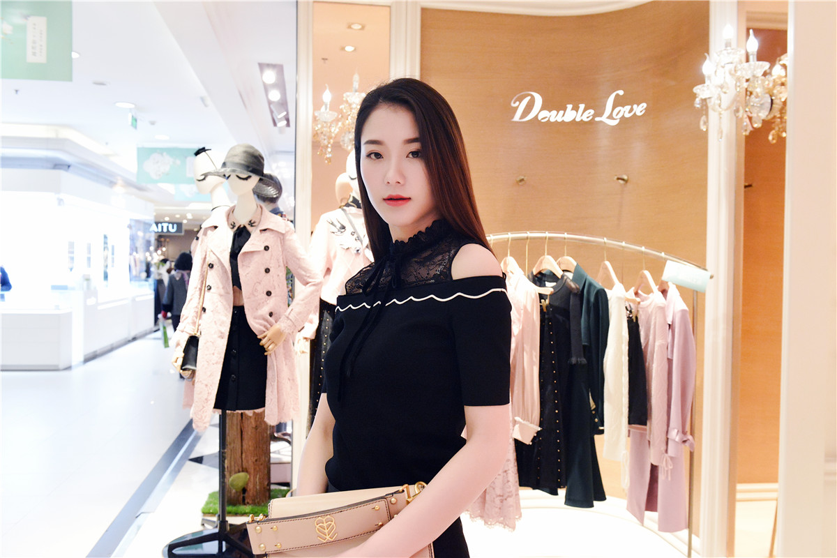 重庆解放碑街拍美女最新,解放碑每天美女街拍时间