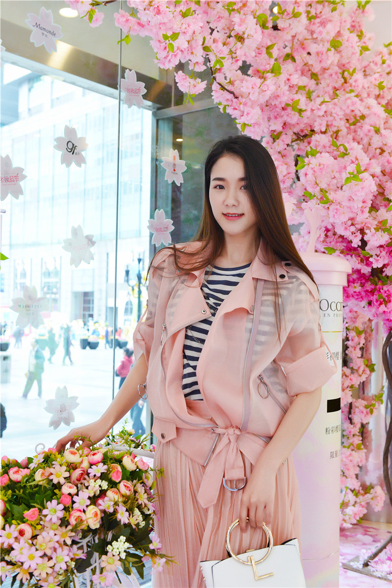 重庆解放碑街拍美女最新,解放碑每天美女街拍时间