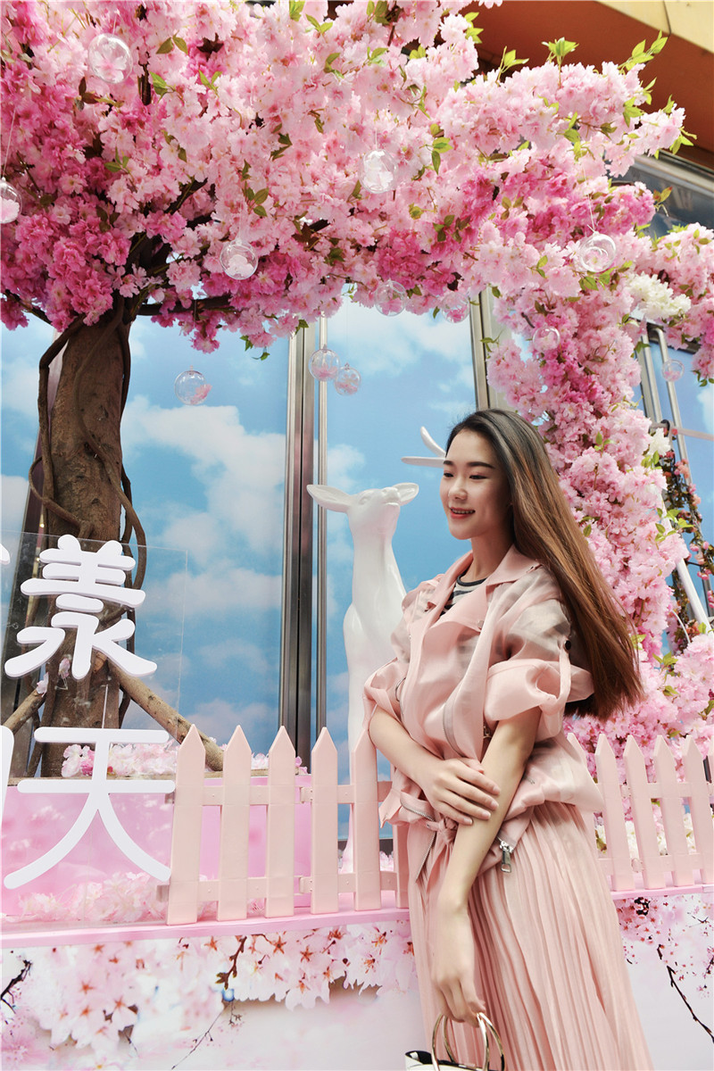 重庆解放碑街拍美女最新,解放碑每天美女街拍时间