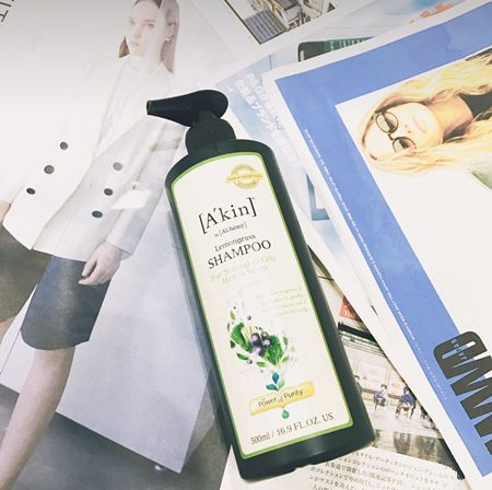 一天不用洗发水就很油,洗发水一天不洗就油是什么原因