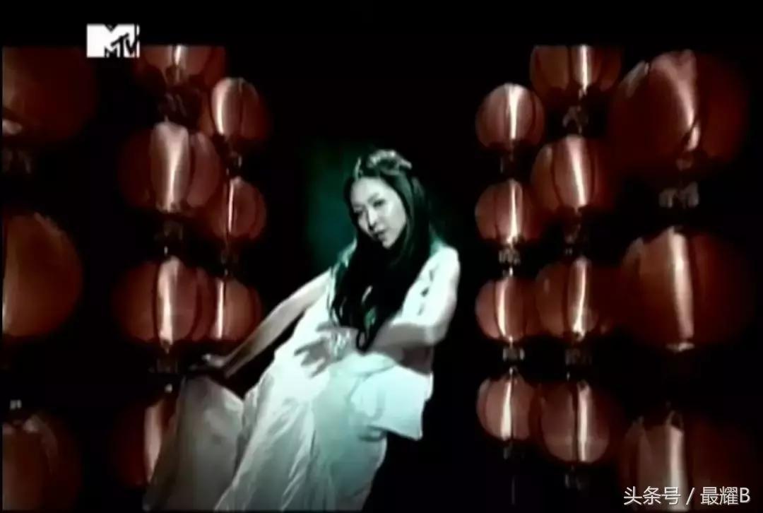 37岁的F小姐出道15年，不管怎么努力就是不红