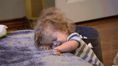 宝宝一直哭就粘人,孩子爱哭粘人是什么原因