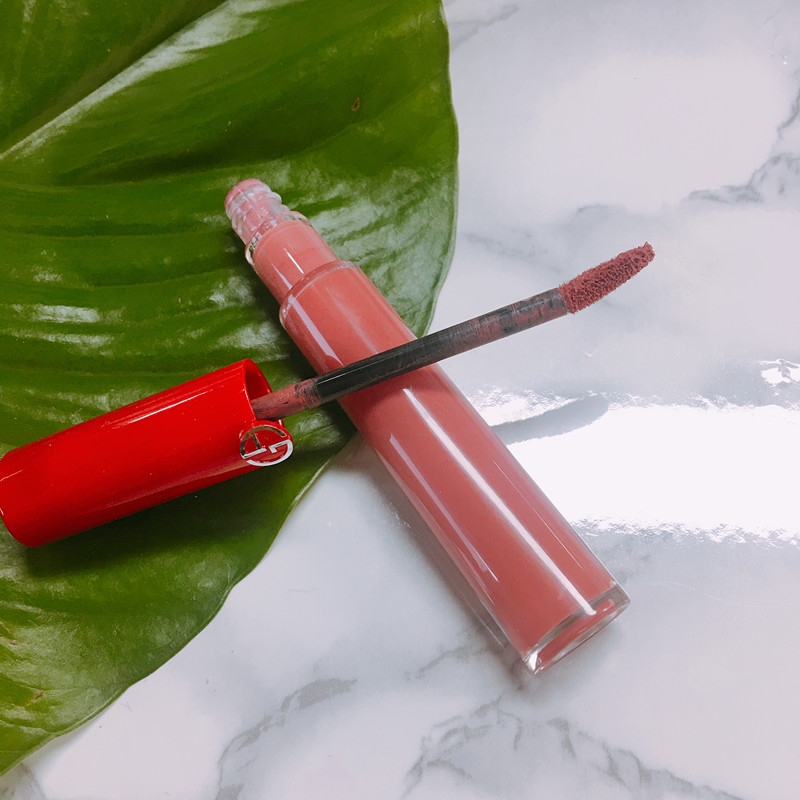 不掉色不沾杯口红推荐紫豆沙色,化妆包必备的口红