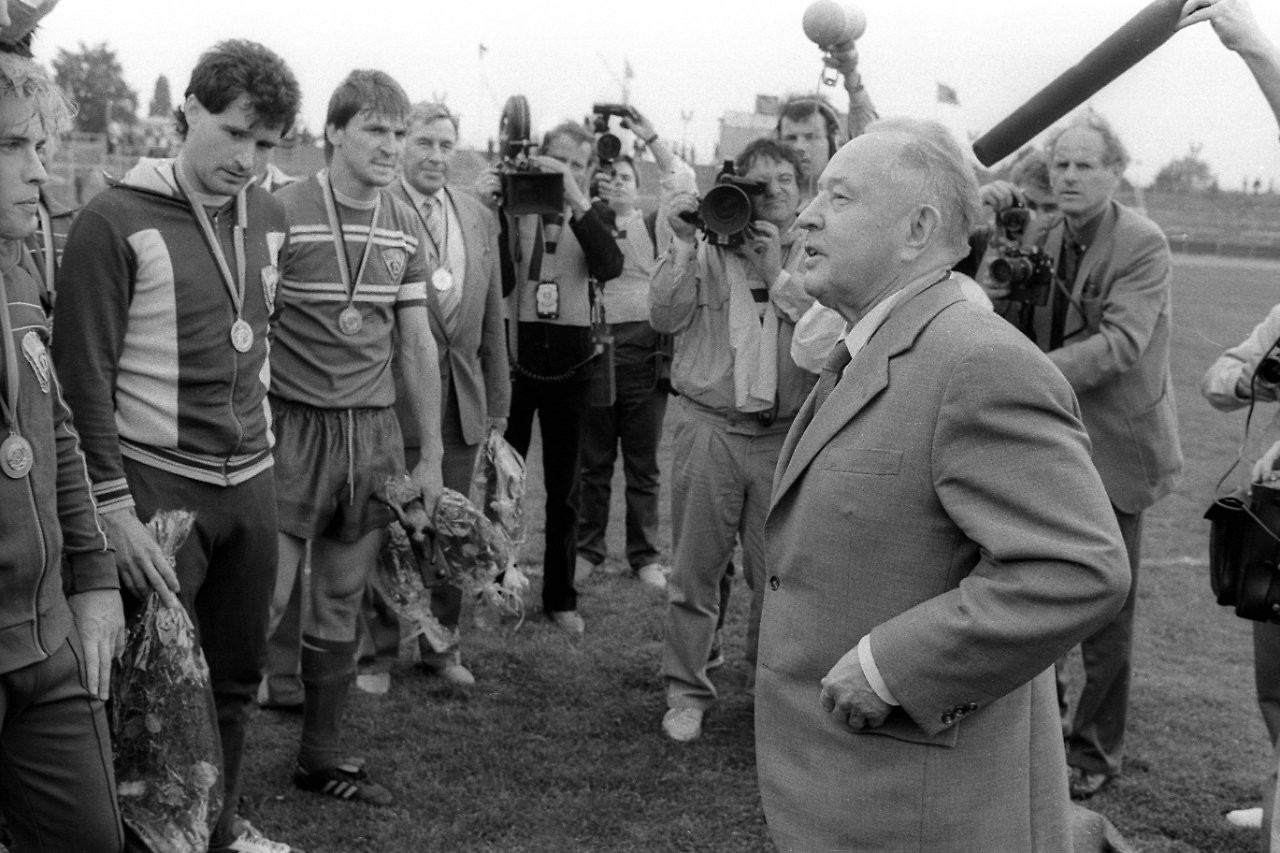 历史上的今天:东德国脚埃根多夫发生“意外”车祸