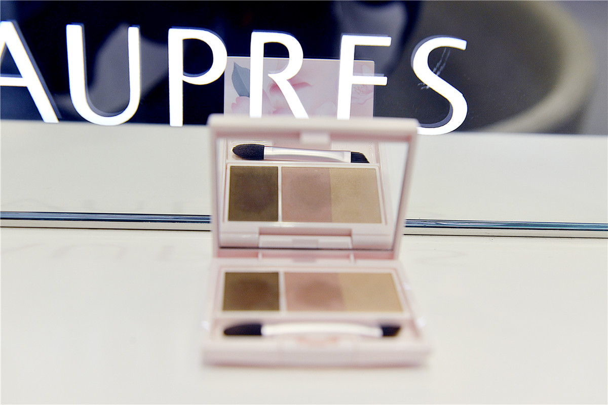 重庆解放碑街拍美女最新,解放碑每天美女街拍时间