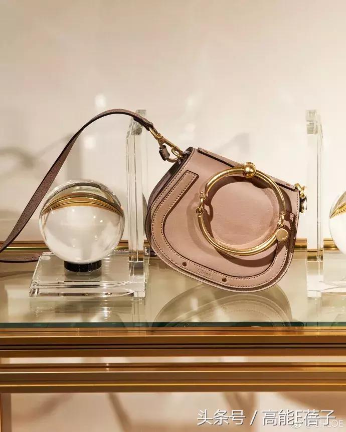 刘诗诗香奈儿包包同款,刘诗诗古力娜扎毛绒包