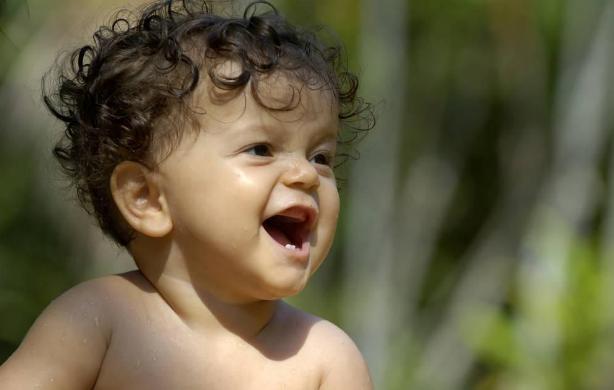 6个月宝宝长牙了需要注意什么,6个月宝宝长牙在侧面怎么回事