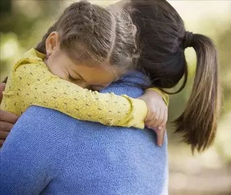 致家长：一哭二闹三逃跑？送娃入园，可别这种姿势说“再见”