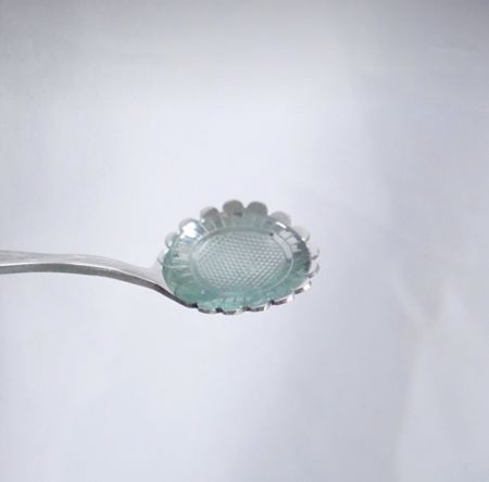 一天不用洗发水就很油,洗发水一天不洗就油是什么原因