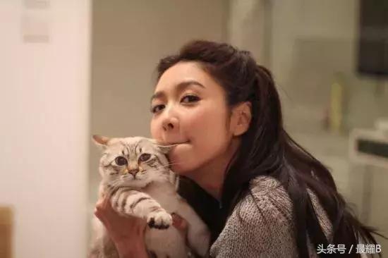 37岁的F小姐出道15年，不管怎么努力就是不红