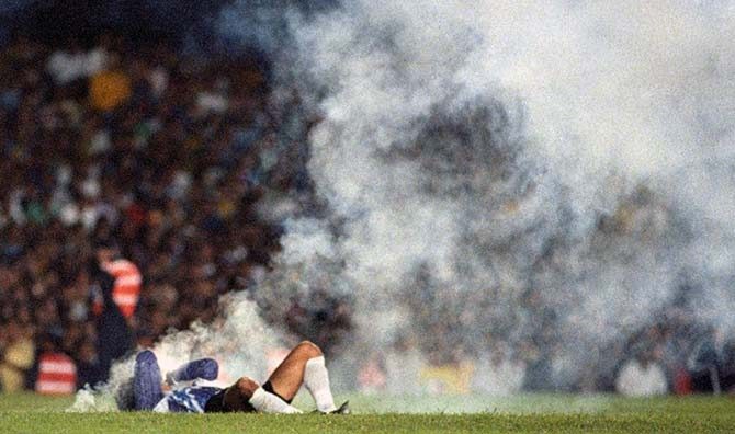 EMCBET易倍体育:一念天堂一念地狱,他为了世界杯不惜自残