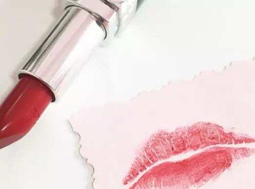 大牌口红保质期一般多久正常,口红的保质期到底应该是多久呢