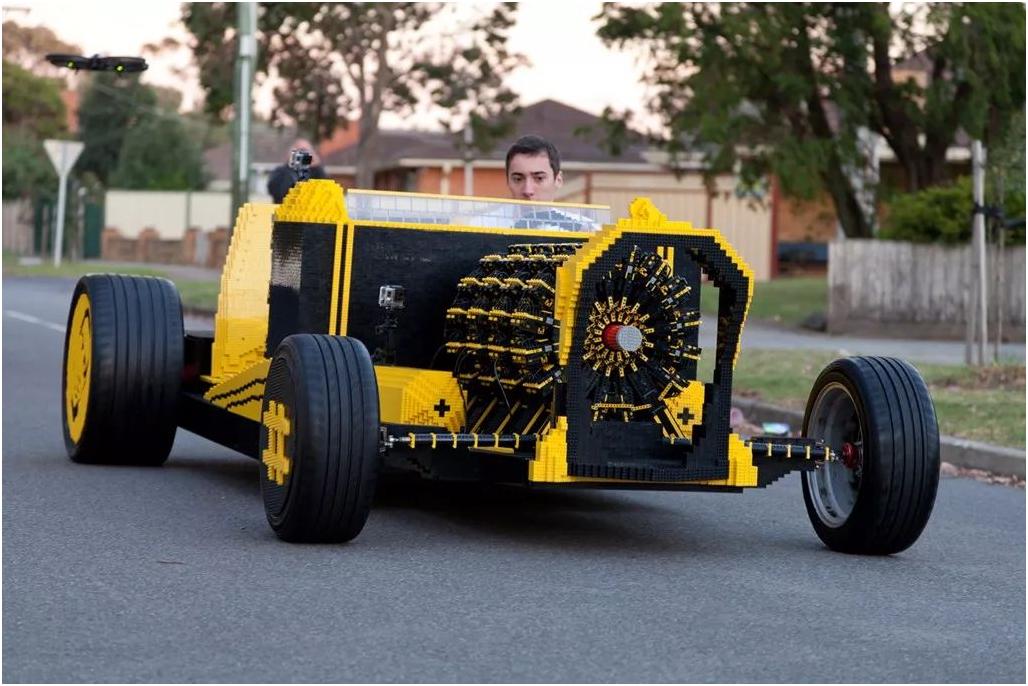 来来来,靠我们的双手拼出一个超跑的世界!