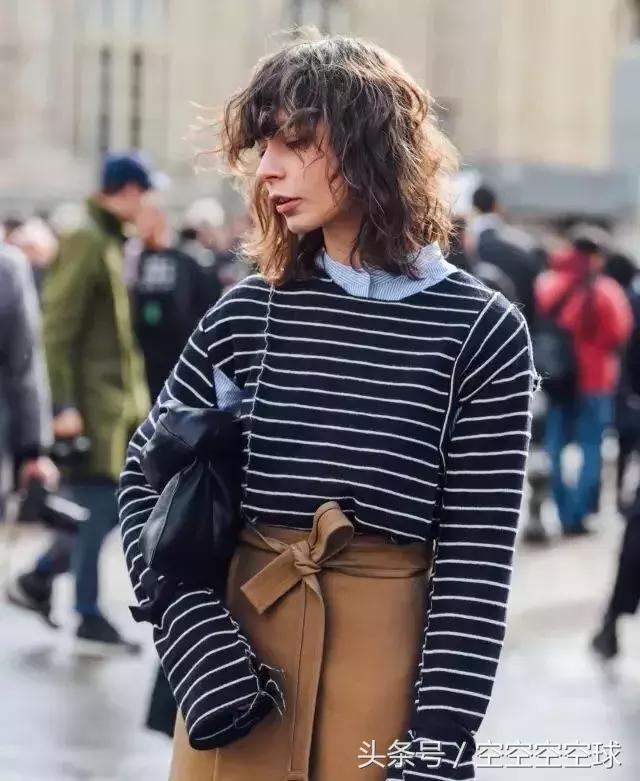 肩宽胸小腰细如何穿衣服,胸小肩宽腿短咋穿