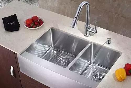 厨房墙壁、水池……这些“油渍聚集地”该如何清理呢?