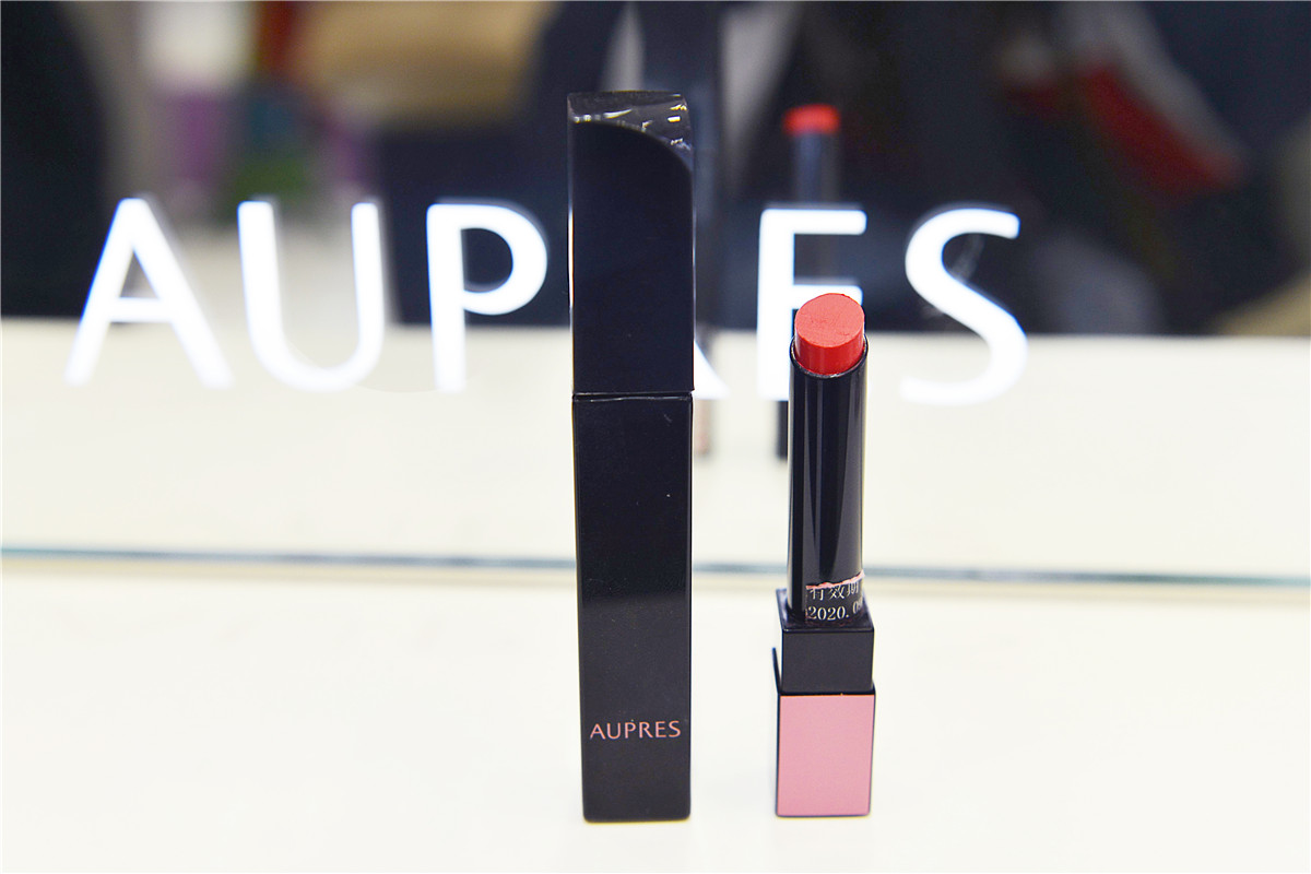 重庆解放碑街拍美女最新,解放碑每天美女街拍时间