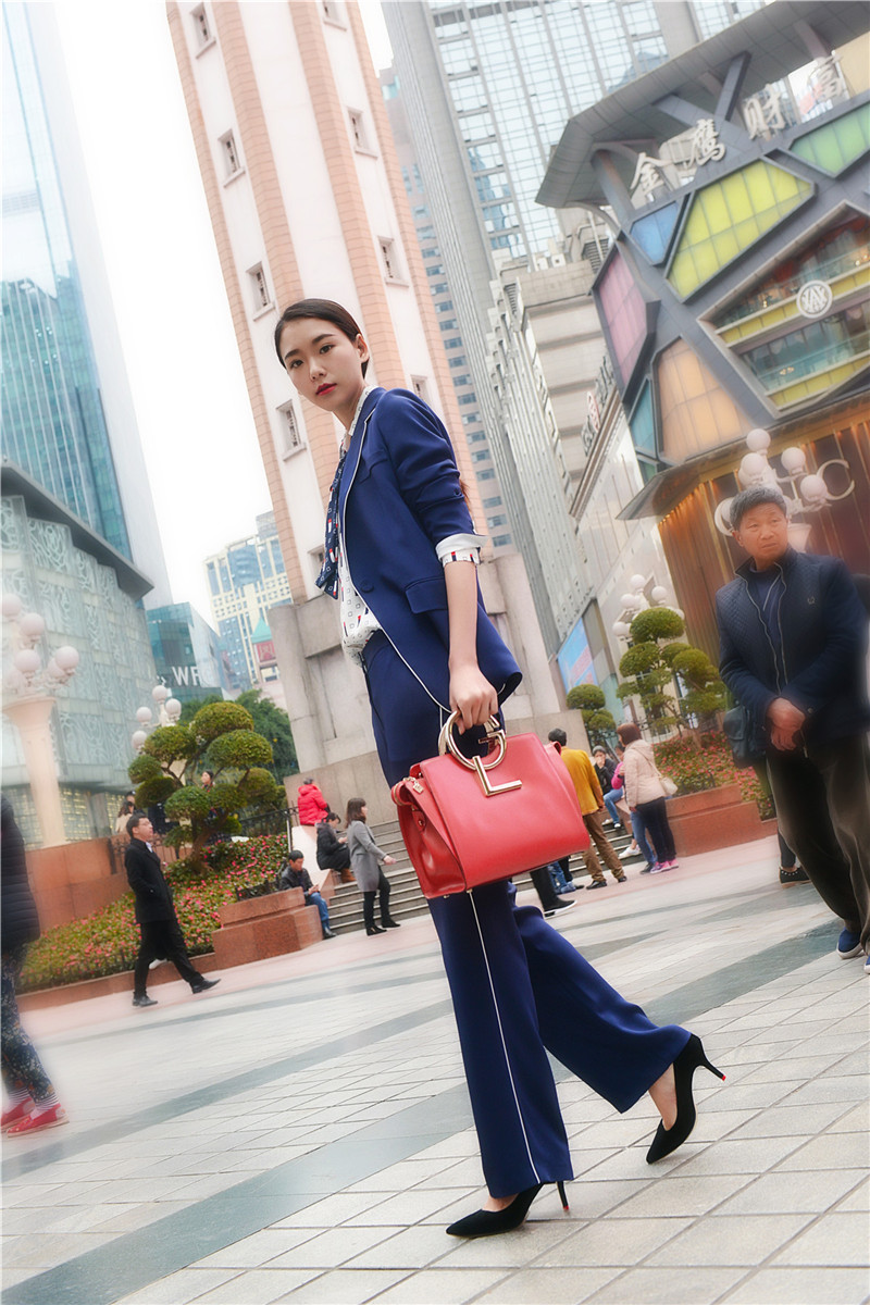 重庆解放碑街拍美女最新,解放碑每天美女街拍时间