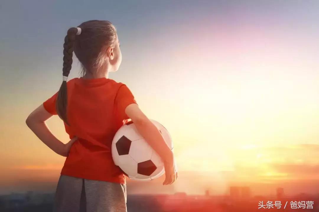 小孩踢球是不是容易o型腿,小时候踢足球变o型腿怎么矫正