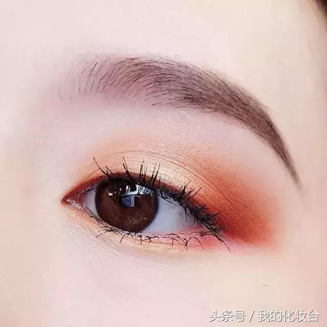 春天很适合粉粉嫩嫩的妆容 (美妆视频教程适合郊游的春日妆容)