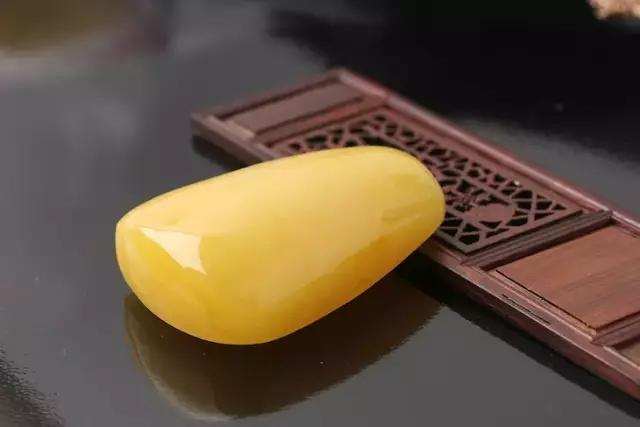 挑选蜜蜡方牌注意什么,挑选琥珀蜜蜡记住4点