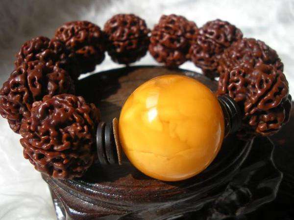 挑选蜜蜡方牌注意什么,挑选琥珀蜜蜡记住4点